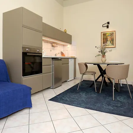 Lovely Marmont With Balconies In The Heart Of Apartment *