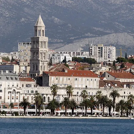 Apartmán Lovely Marmont With Balconies In The Heart Of Split