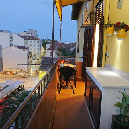 شقة Lovely Marmont With Balconies In The Heart Of *