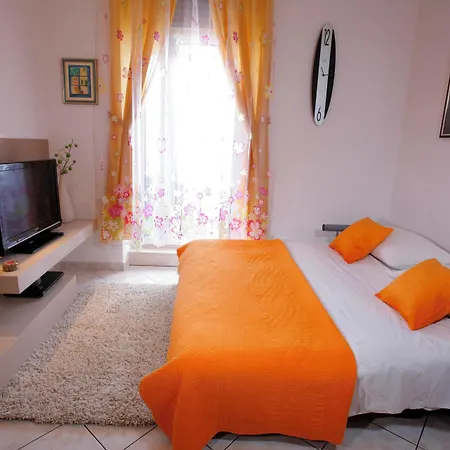 Lovely Marmont With Balconies In The Heart Of شقة