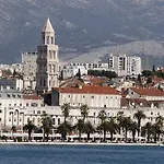 Apartment Lovely Marmont With Balconies In The Heart Of Split